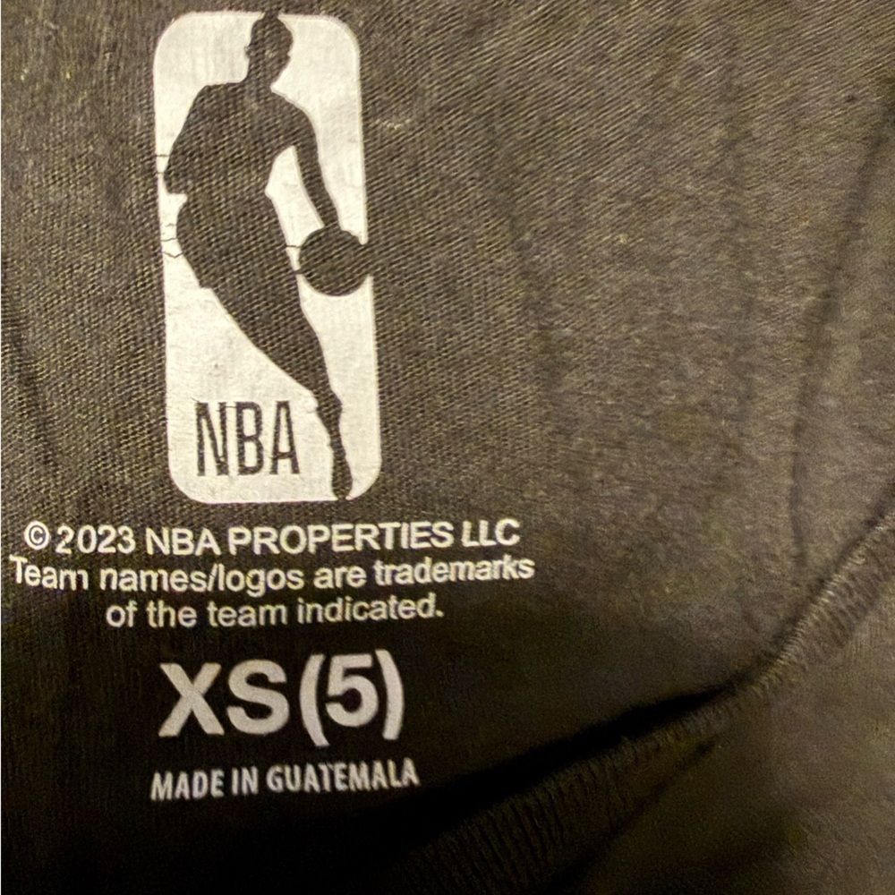 Kids Gray NBA Team Logo XS T-Shirt - Picture 4 of 4